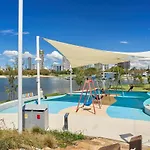 Comfort Two Bedroom Apartment Next To Water Park In Southport